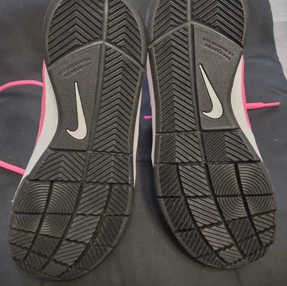 Nike - Picture 14 of 16